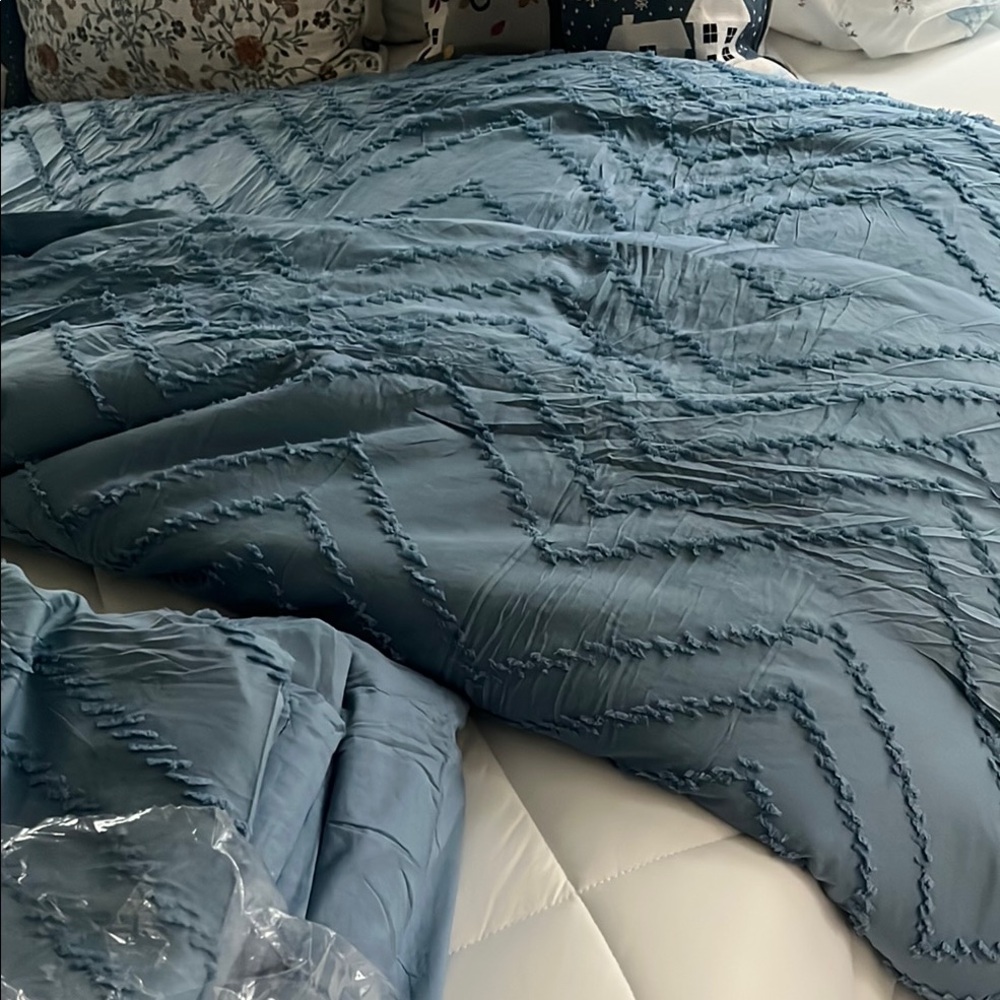 Elegant Chevron Pattern Comforter Set